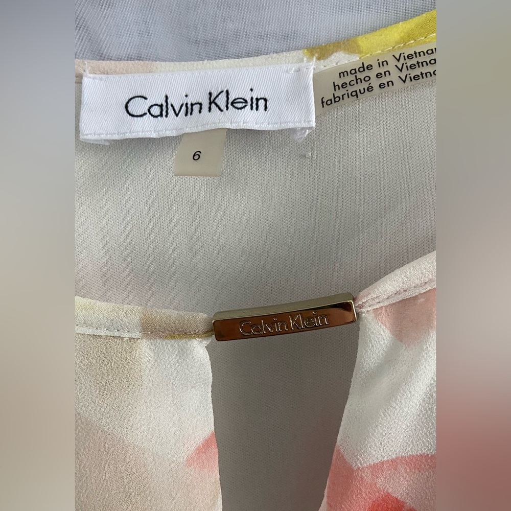 Calvin Klein - Picture 3 of 5
